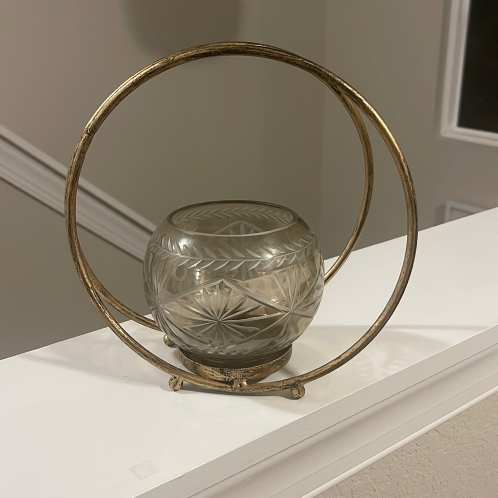 Candle holder with gold ring